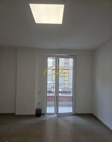 Tirane, jepet me qera zyre Kati 1, 74 m² 1.250 € (STADIUMI AIR ALBANIA)