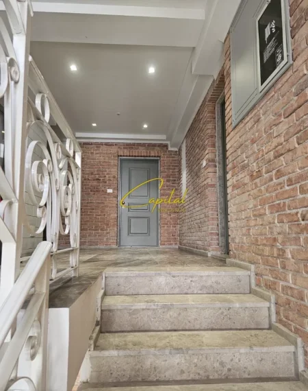 Tirane, jepet me qera zyre Kati 1, 74 m² 1.250 € (STADIUMI AIR ALBANIA)