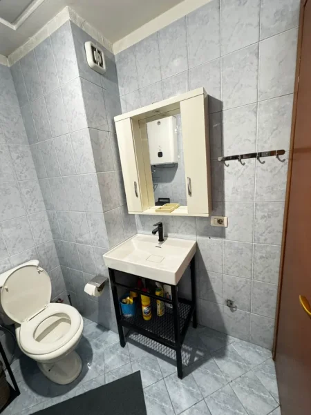 Tirane, jepet me qera apartament Kati 8, 90 m² 650 € (GLOBE)