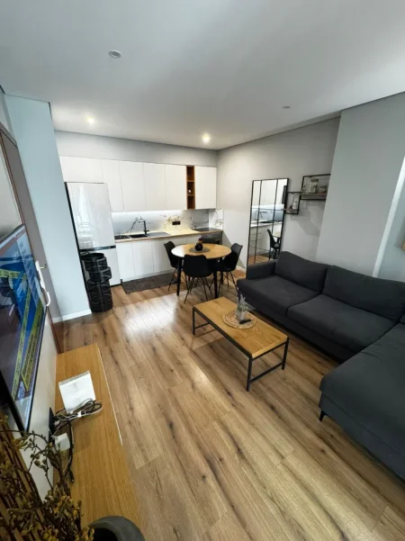 Tirane, jepet me qera apartament Kati 8, 90 m² 650 € (GLOBE)