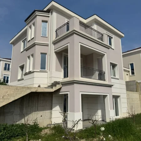 Tirane, shitet Vile 3 Katshe , 352 m² 1.050.000 € (TEG)