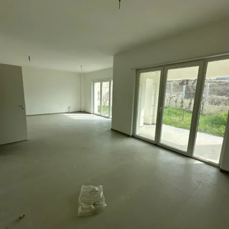 Tirane, shitet Vile 3 Katshe , 352 m² 1.050.000 € (TEG)