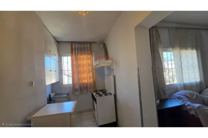 Vlore, shitet apartament 1+1 Kati 2, 64 m² 57.000 € (Lagjja Topana, pranë Bashkisë Vlorë)