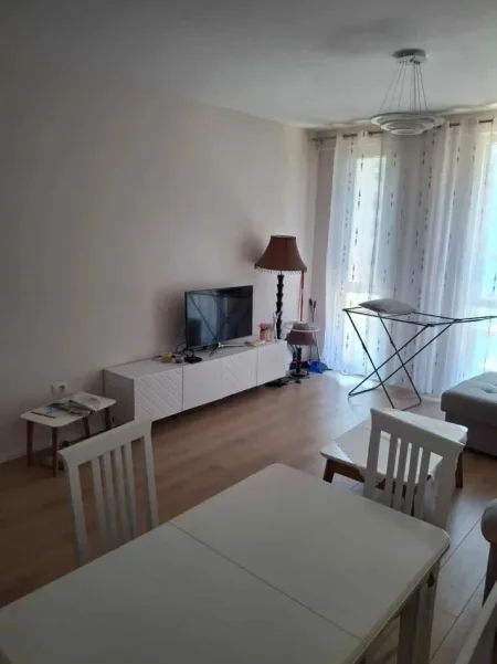 Tirane, jepet me qera apartament 2+1+Ballkon Kati 4, 110 m² 