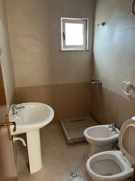 Tirane, jepet me qera apartament 2+1+Ballkon Kati 6, 96 m² 450 € 