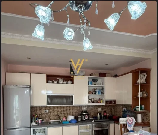 Tirane, shitet apartament 2+1+Ballkon Kati 3, 105 m² 260.000 € (RRUGA NAIM FRASHERI)