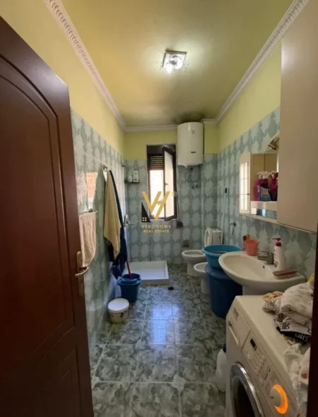 Tirane, shitet apartament 2+1+Ballkon Kati 3, 105 m² 260.000 € (RRUGA NAIM FRASHERI)