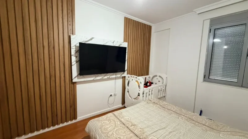 Tirane, jepet me qera apartament 2+1+Ballkon Kati 5, 110 m² 750 € 