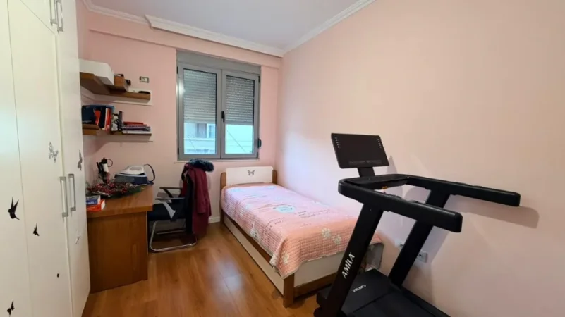 Tirane, jepet me qera apartament 2+1+Ballkon Kati 5, 110 m² 750 € 