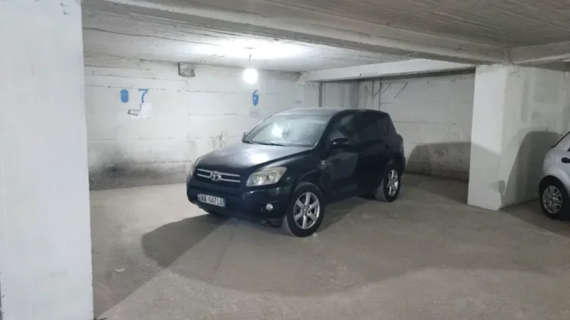 Tirane, shes SUV Toyota , Rav 4 Nafte, e zeze manuale Kondicioner 3.600 €