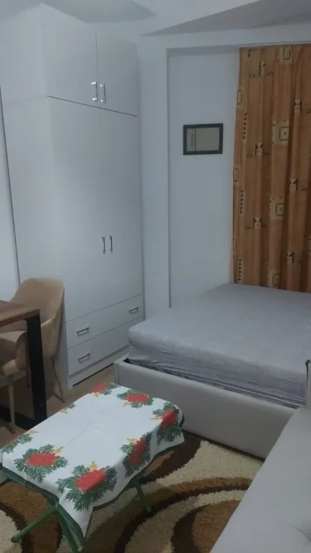 Tirane, jepet me qera apartament 1+1 Kati 0, 