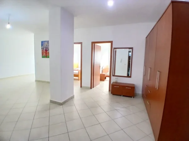 Tirane, jepet me qera apartament 2+1+Ballkon Kati 7, 102 m² 400 € 