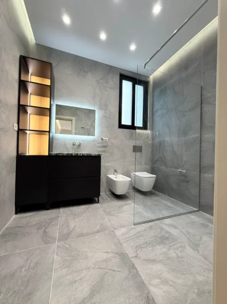 Tirane, shitet Vile 3 Katshe , 600 m² (Liqeni i Thate)