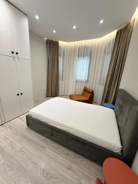 Tirane, shitet Vile 3 Katshe , 600 m² (Liqeni i Thate)