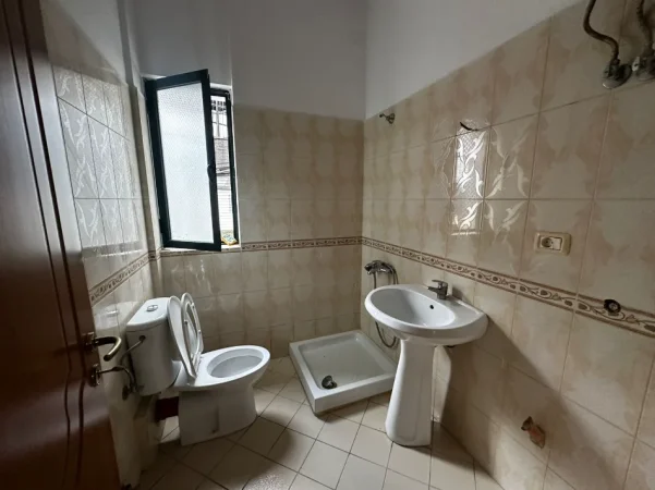 🏡 Apartament 2+1+2 për Shitje – Pranë Universitetit të Shkencave / Shkollës Mjekësore, Vlorë