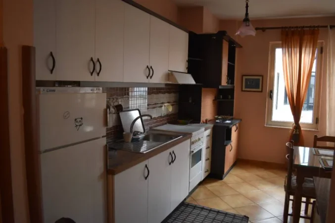 Tirane, jepet me qera apartament 2+1+Ballkon Kati 2, 90 m² 650 € (Kodra e Diellit pran Eleonores)