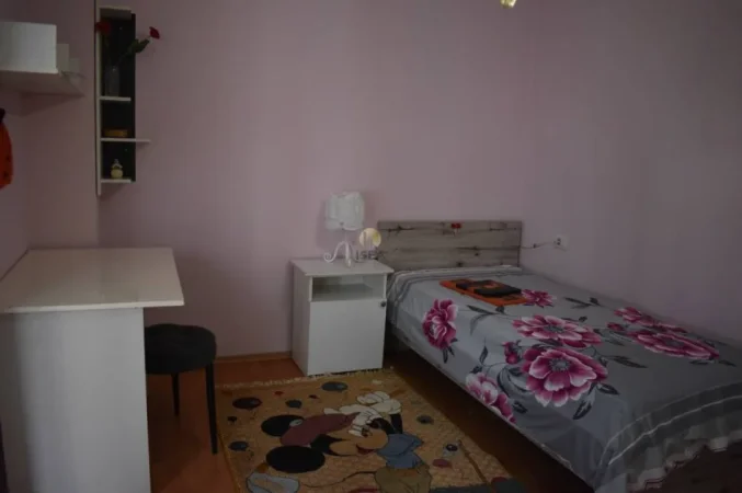 Tirane, jepet me qera apartament 2+1+Ballkon Kati 2, 90 m² 650 € (Kodra e Diellit pran Eleonores)