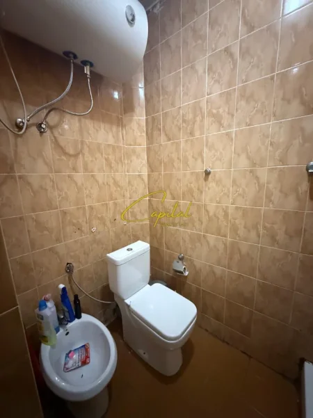 Tirane, jepet me qera apartament 1+1 Kati 6, 69 m² 400 € (ISH TREGU ELEKTRIK)