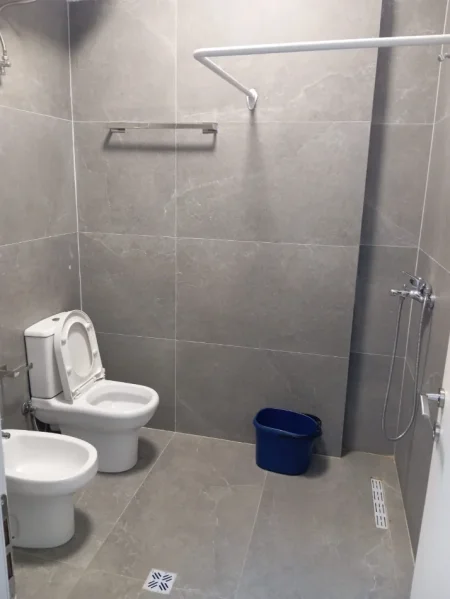 Tirane, jepet me qera apartament 2+1+Ballkon Kati 9, 100 m² 650 € (Rruga 5 Maji)