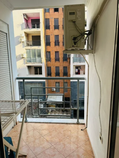 Tirane, jepet me qera apartament 2+1+Ballkon Kati 3, 120 m² 700 € (Zogu i Zi)