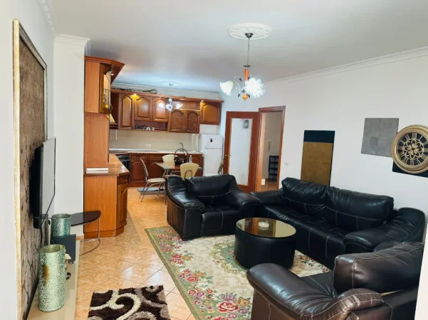 Tirane, jepet me qera apartament 2+1+Ballkon Kati 3, 120 m² 700 € (Zogu i Zi)