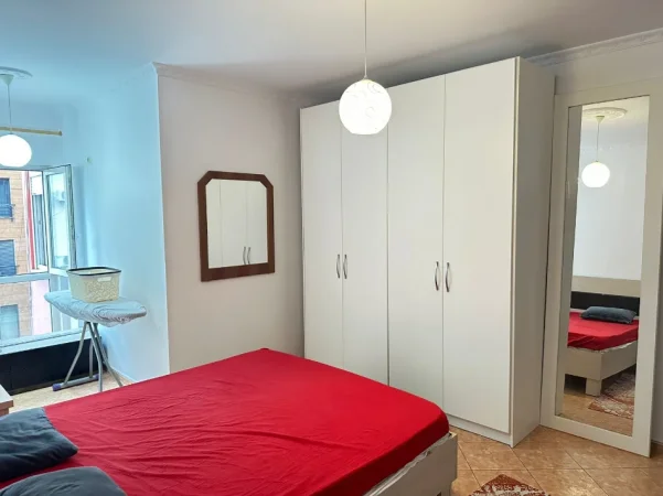 Tirane, jepet me qera apartament 2+1+Ballkon Kati 3, 120 m² 700 € (Zogu i Zi)