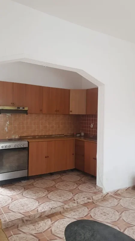 Tirane, jepet me qera apartament 1+1 Kati 2, 60 m² 250 € 
