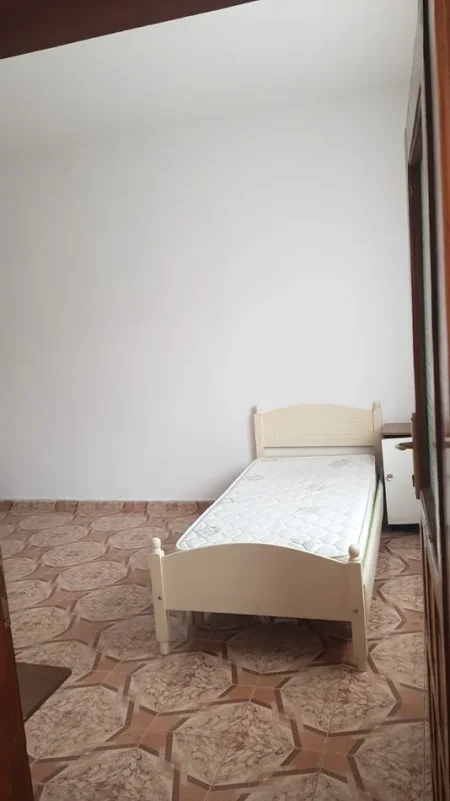 Tirane, jepet me qera apartament 1+1 Kati 2, 60 m² 250 € 