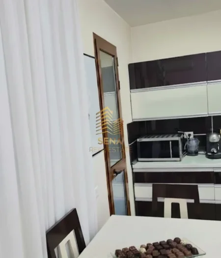 Tirane, jepet me qera apartament 1+1+Ballkon Kati 2, 60 m² 450 € (Brryli)