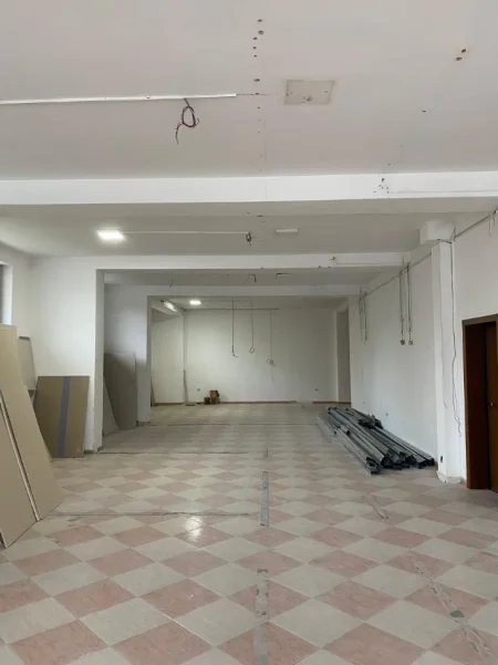 Tirane, jepet me qera ambjent biznesi Kati 1, 250 m² 4500 Euro (Ministria e Jashtme)