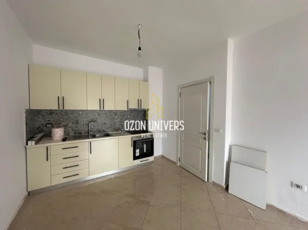 Tirane, jepet me qera apartament 1+1+Ballkon Kati 8, 65 m² 350 € (Golden Park 3)