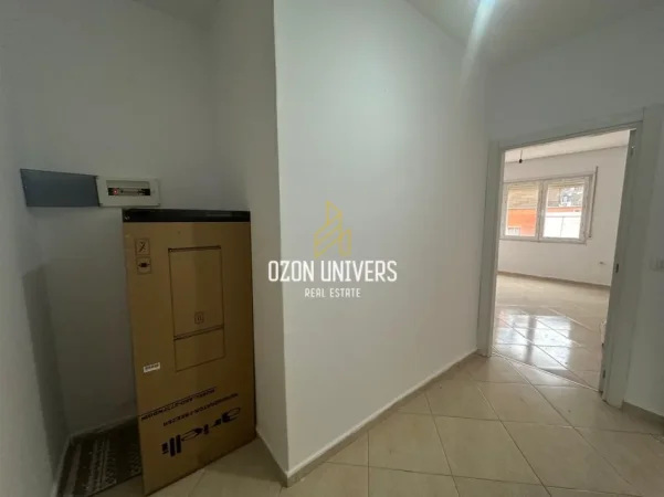 Tirane, jepet me qera apartament 1+1+Ballkon Kati 8, 65 m² 350 € (Golden Park 3)