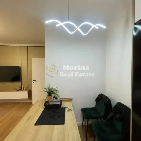 Tirane, jepet me qera apartament 1+1 Kati 1, 65 m² 600 € (Rruga Kavajes)