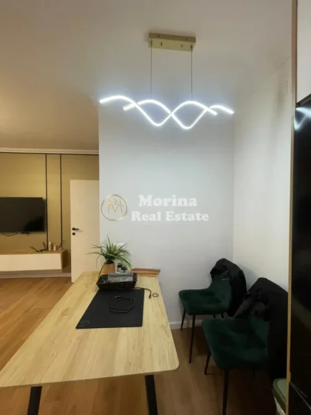 Tirane, jepet me qera apartament 1+1 Kati 1, 65 m² 600 € (Rruga Kavajes)