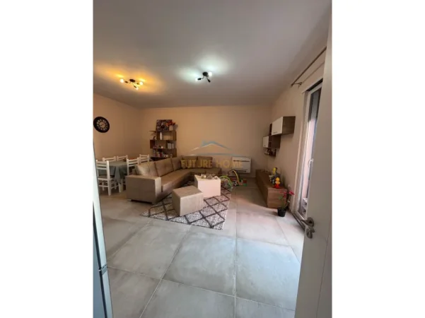 Tirane, shitet apartament 1+1+Ballkon Kati 5, 70 m² (PASKUQAN)