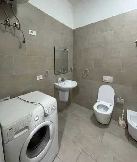 Tirane, jepet me qera apartament 1+1 , 69 m² 600 € 