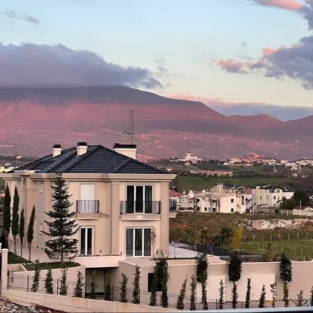 Shqiperi, shitet Vile 3 Katshe , 875 m² 2.700.000 € (TEG)