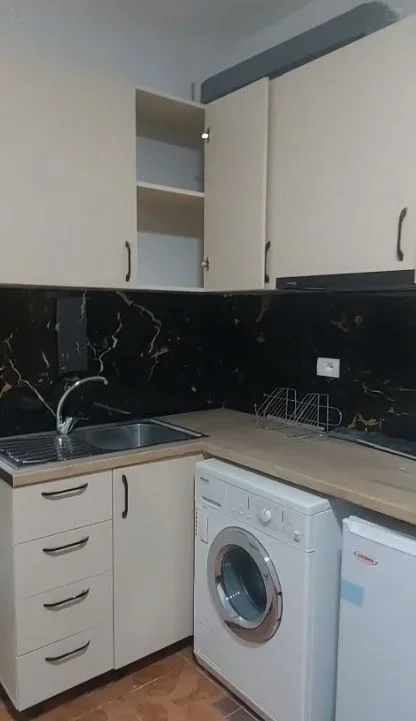 🏢 JEPET GARSONIERE ME QERA NE QYTETI STUDENT, 300 Euro