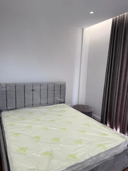 Tirane, jepet me qera apartament 1+1+Ballkon Kati 2, 65 m² 470 € 