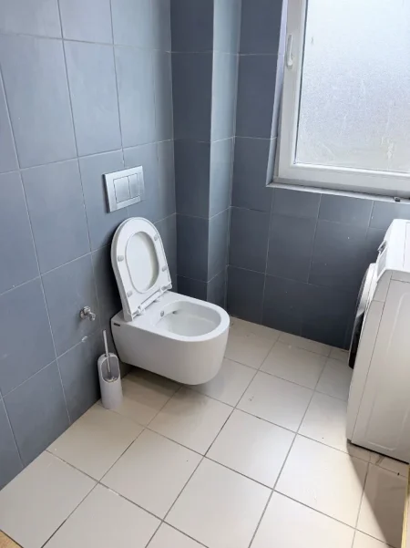 Tirane, jepet me qera apartament 1+1+Ballkon Kati 2, 65 m² 470 € 