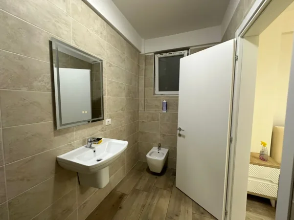 Tirane, jepet me qera apartament 2+1 Kati 2, 97 m² 800 € (LIQENI I THATE)