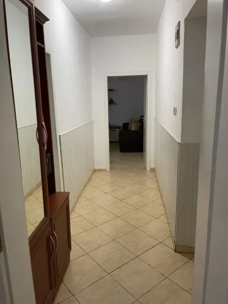 Tirane, jepet me qera apartament 1+1+Ballkon Kati 2, 65 m² 350 €