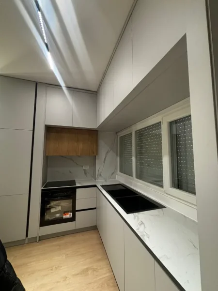 Tirane, jepet me qera apartament 1+1 , 70 m² 600 € (Qender)