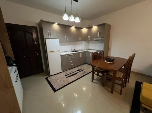 Tirane, jepet me qera apartament 1+1+Ballkon Kati 5, 70 m² 420 € 
