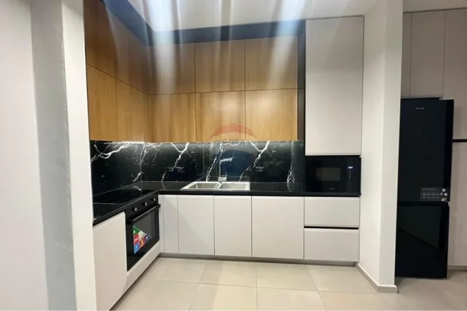 Tirane, jepet me qera apartament 1+1 , 85 m² 800 € (myslym shyri)