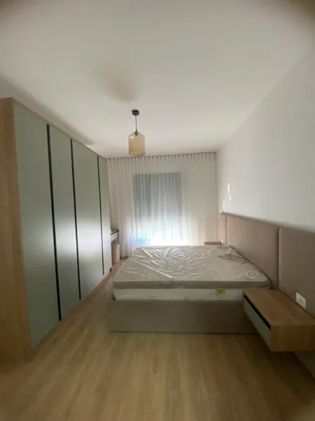 Tirane, jepet me qera apartament 2+1 Kati 5, 90 m² 650 € 