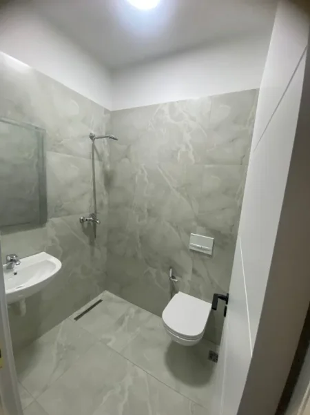 Tirane, jepet me qera apartament 2+1 Kati 5, 90 m² 650 € 