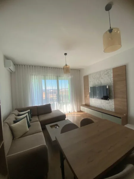 Tirane, jepet me qera apartament 2+1 Kati 5, 90 m² 650 € 
