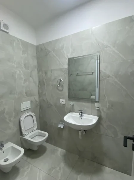 Tirane, jepet me qera apartament 2+1 Kati 5, 90 m² 650 € 