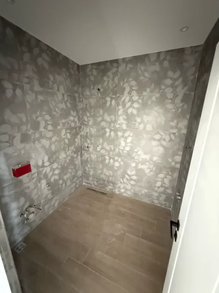 Tirane, shitet apartament 3+1+Ballkon Kati 8, 134 m² 237.000 € (Rruga Jordan Misja)
